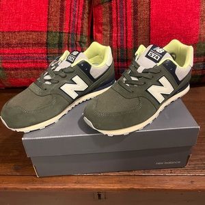 New Balance Kids Size 6.0 Wide Shoes